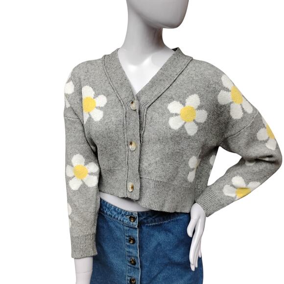 Dreamers by Debut Knit Cropped Sweater Size Small Relaxed Gray W/ Floral Pattern - Picture 1 of 8